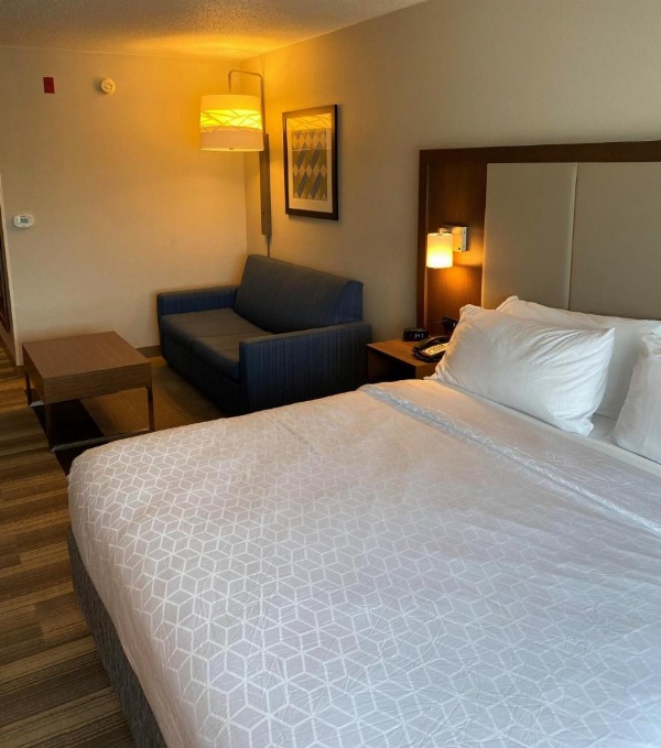 Holiday Inn Express Hotel & Suites Columbia I-26 @ Harbison Blvd image 10