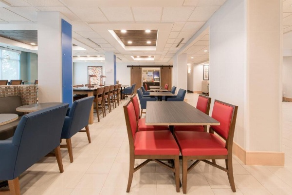 Holiday Inn Express Hotel & Suites Columbia I-26 @ Harbison Blvd image 14