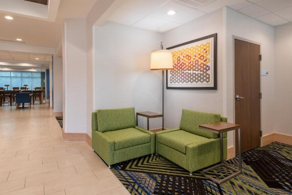 Holiday Inn Express Hotel & Suites Columbia I-26 @ Harbison Blvd image 16