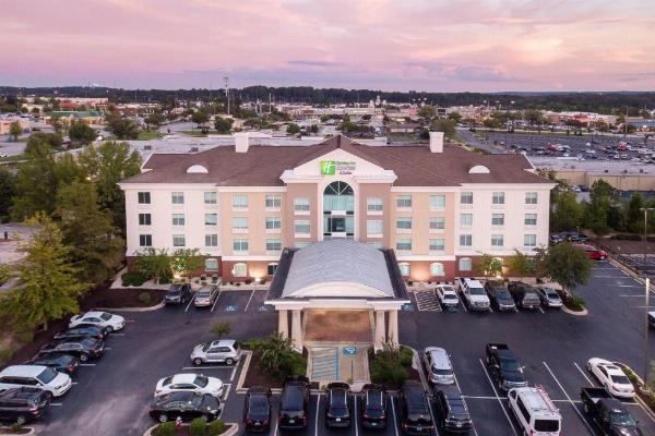 Holiday Inn Express Hotel & Suites Columbia I-26 @ Harbison Blvd image 20