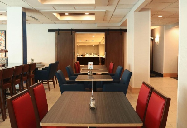 Holiday Inn Express Hotel & Suites Columbia I-26 @ Harbison Blvd image 26